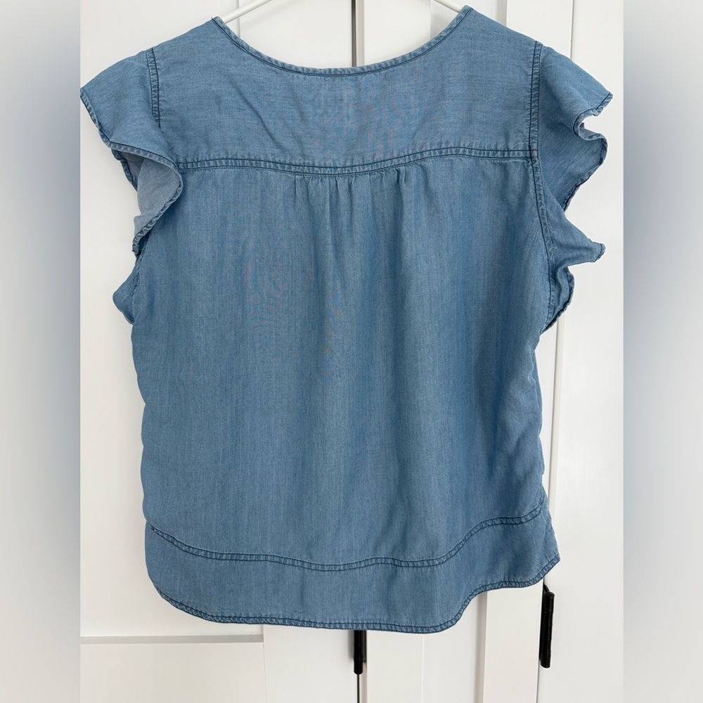 GAP Women's Chambray Ruffle Sleeve Top - Picture 2 of 9
